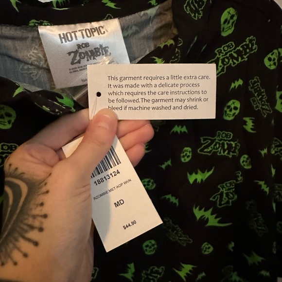 NWT Rob Zombie x Hot Topic crop button down (junior’s sizing / junior’s medium) - Picture 4 of 9